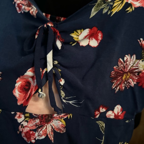 XL Xhilaration summer mid dress with cut out in center chest - Picture 2 of 6